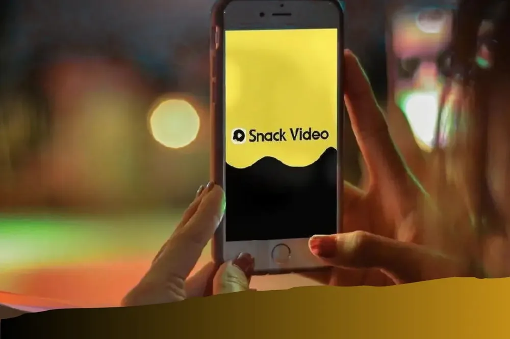 Membuka aplikasi Snack Video di HP untuk download video